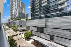 Luxury Studio Suite, 1 King Bed with Sofa bed, City View | City view