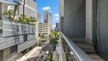 Suite estudio de lujo, 1 cama King size y sofá cama, vista a la ciudad | Vista a la ciudad