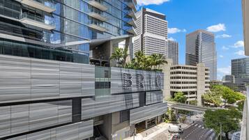 Luxury Studio Suite, 1 King Bed with Sofa bed, City View | City view