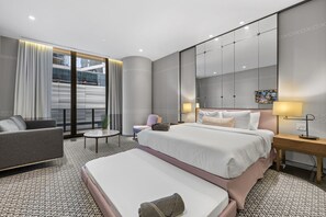 أغطية فراش متميزة وستائر تعتيم ومكواة/لوح كي وواي فاي مجانًا