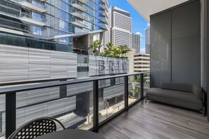 Luxury Studio Suite, 1 King Bed with Sofa bed, City View | Balcony