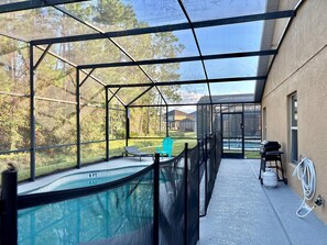 Een verwarmd zwembad