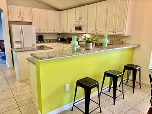 冰箱、微波炉、烤箱、炉灶