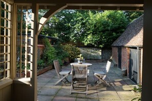Outdoor dining - Comfortable cottage in a beautiful setting (Wicken)