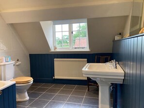 Umweltfreundliche Kosmetikartikel, Haartrockner, Handtücher, Seife