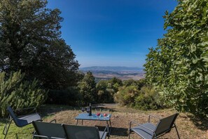 Outdoor dining - Villa with Pool, Wifi and Panorama Views (Palagio)
