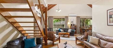 Fernseher, Kamin, DVD-Player, Arbeitsbereiche