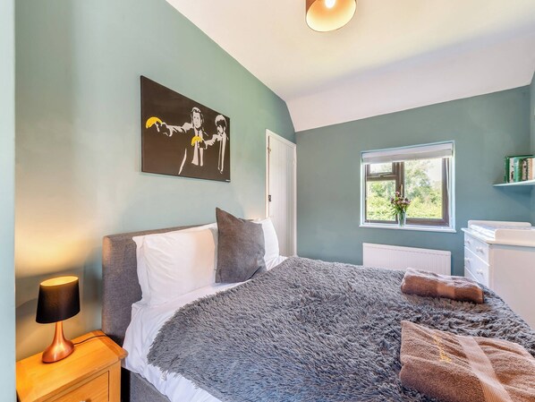 3 bedrooms, free WiFi, bed sheets