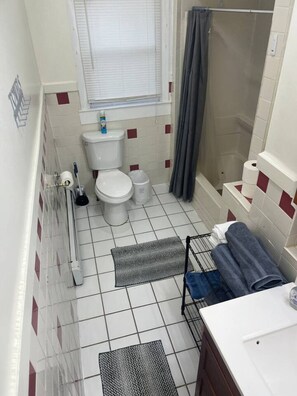 Hårføner, håndklær, såpe og sjampo