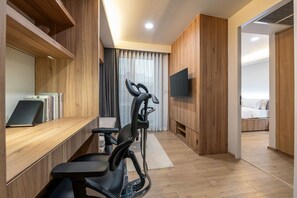 1 bedroom, desk, iron/ironing board, WiFi