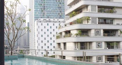 Newly renovated Work-Friendly Condo @ Heart of BKK 5mins to Train