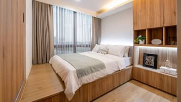 1 bedroom, desk, iron/ironing board, WiFi