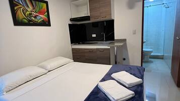 Individually furnished, soundproofing, free WiFi