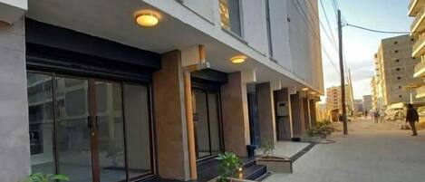 المنشأة من الخارج