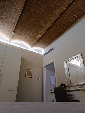 Triple Room | 1 bedroom, pillowtop beds, desk, free WiFi - Ultroneo locanda di collina (Vinci)