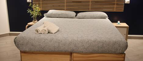 Hypo-allergenic bedding, free WiFi