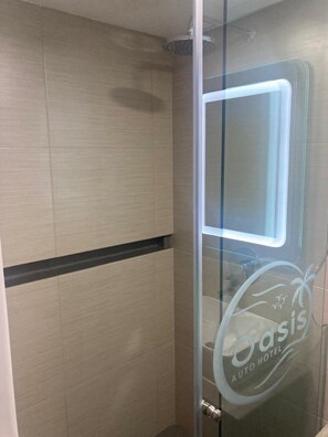 Business Room | Bilik Mandi | Pancuran mandi, pengering rambut, tuala disediakan, sabun 