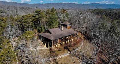 Mountain Top Lodge with Incredible Views