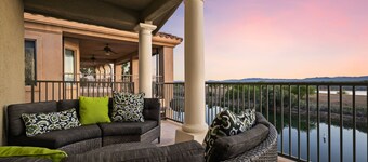 5 Bdr Beautiful Riverfront Home with Dock!