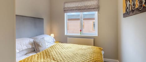 2 bedrooms, WiFi (free), bed sheets