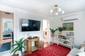 TV, offices - Jones St Jewel, Charming | Central | Pet-Friendly! (Savannah)