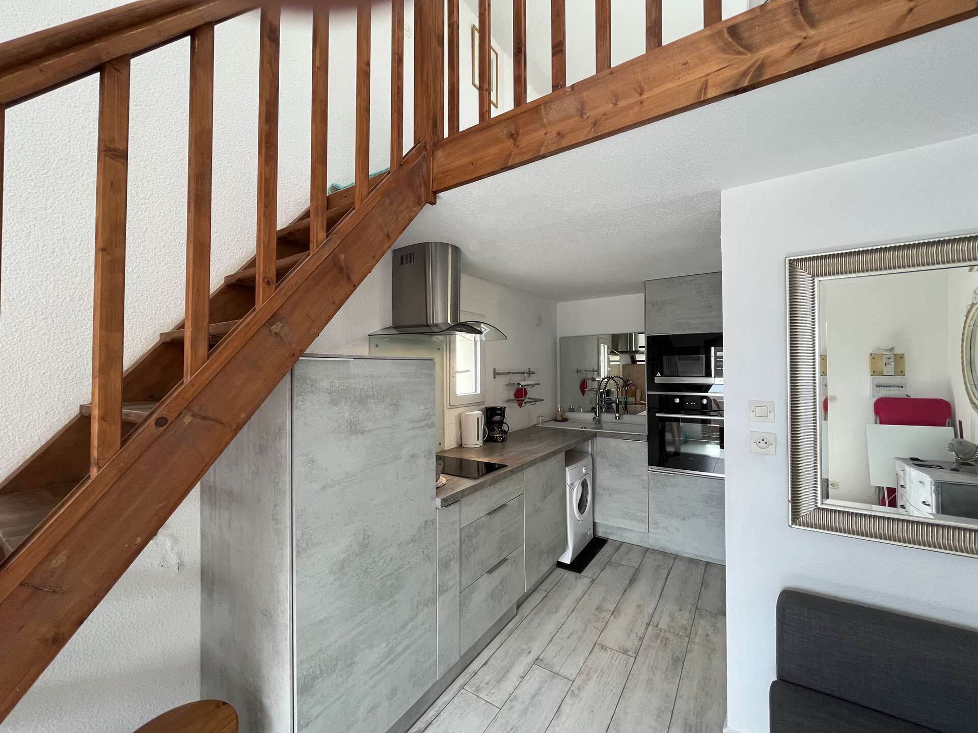 Fridge, dishwasher, cookware/dishes/utensils