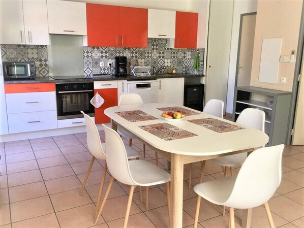 Fridge, oven, dishwasher, toaster