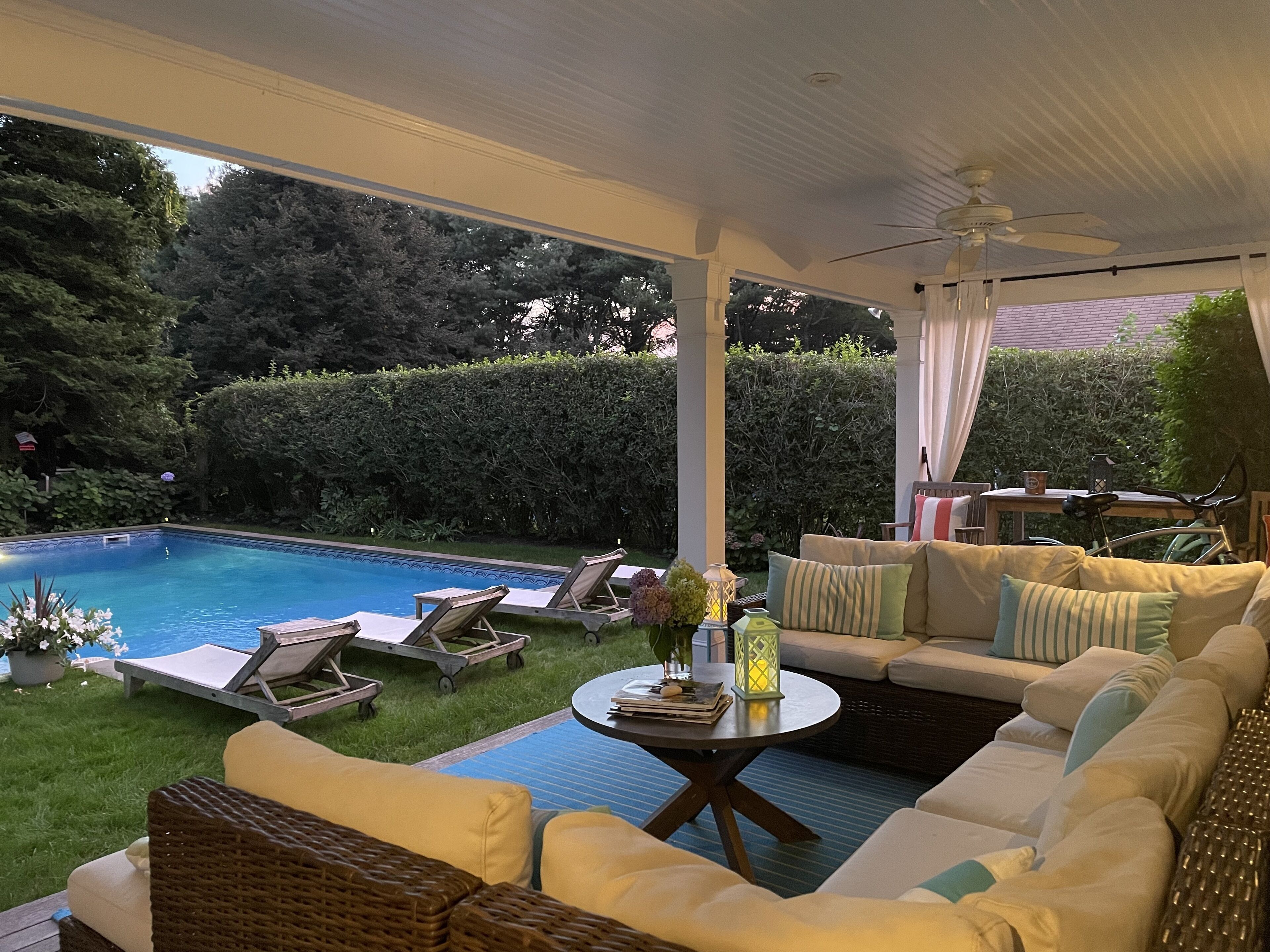 Southampton Village FALL- HEATED POOL, TENNIS, BEACH CHAIRS, BEACH BIKES