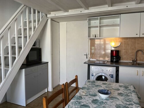 PL010 104 Mezzanine cabin house sleeps 6 PORT LEUCATE NATURISME