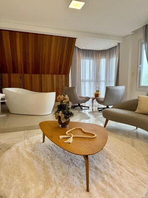 Presidential Studio Suite, 1 Bedroom | Hypo-allergenic bedding, pillowtop beds, minibar, individually furnished - Hotel Locanda Casa D'oro (Gramado)