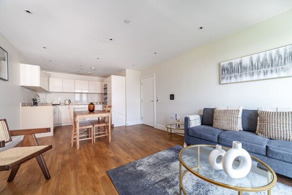 Smart TV - Modern 2 Bed Flat in Holloway (London)