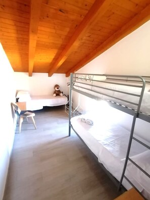 2 chambres, fer et planche à repasser, Wi-Fi, literie fournie