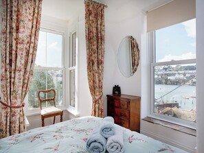 2 bedrooms, free WiFi, bed sheets - 2 bedroom accommodation in Polruan, near Fowey (Polruan, near Fowey)