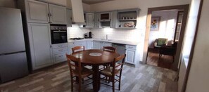 Fridge, microwave, oven, stovetop - Ô Loue Rétro (Quingey)