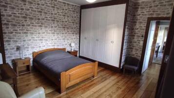 2 chambres, lit parapluie, Wi-Fi gratuit, draps fournis