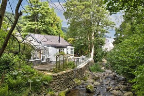 Property grounds - Nant Cottage (Rowen)