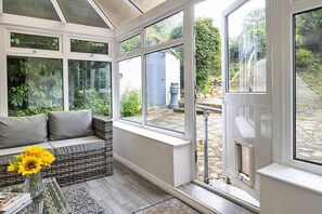 Interior - Nant Cottage (Rowen)