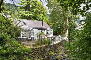Exterior - Nant Cottage (Rowen)