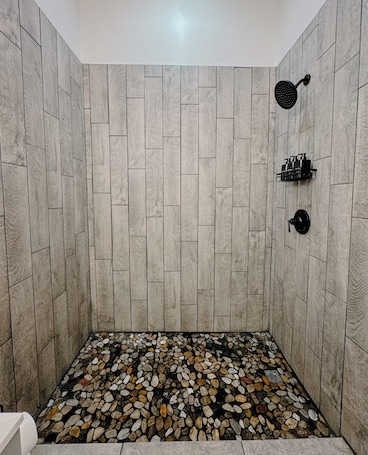 Hair dryer, towels, soap, shampoo. Downtown Loft
Cozy 1-bedroom apartment in adorable Aberdeen with WiFi