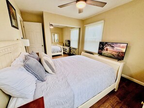 A bedroom with a bed, a television, and a ceiling fan. - Xenia 3BD Home-Foosball Game Room-Fire Pit-Near Downtown (Xenia)