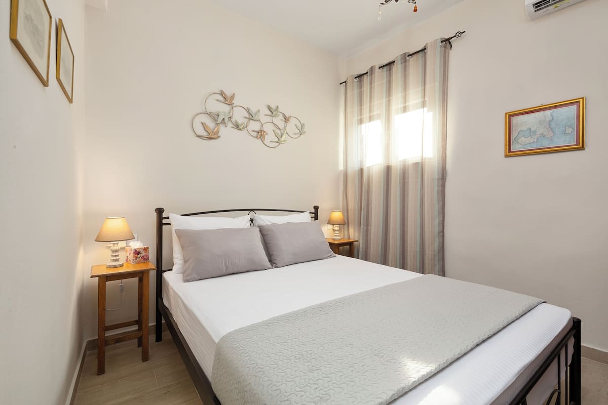 Suite estudio básica | Tabla de planchar con plancha, wifi gratis y ropa de cama