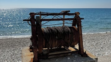 På stranden
