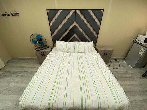 1 chambre, fer et planche Ă repasser, Wi-Fi, draps fournis