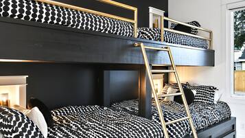 5 quartos, ferros/tábuas de passar roupa, Wi-Fi, roupa de cama