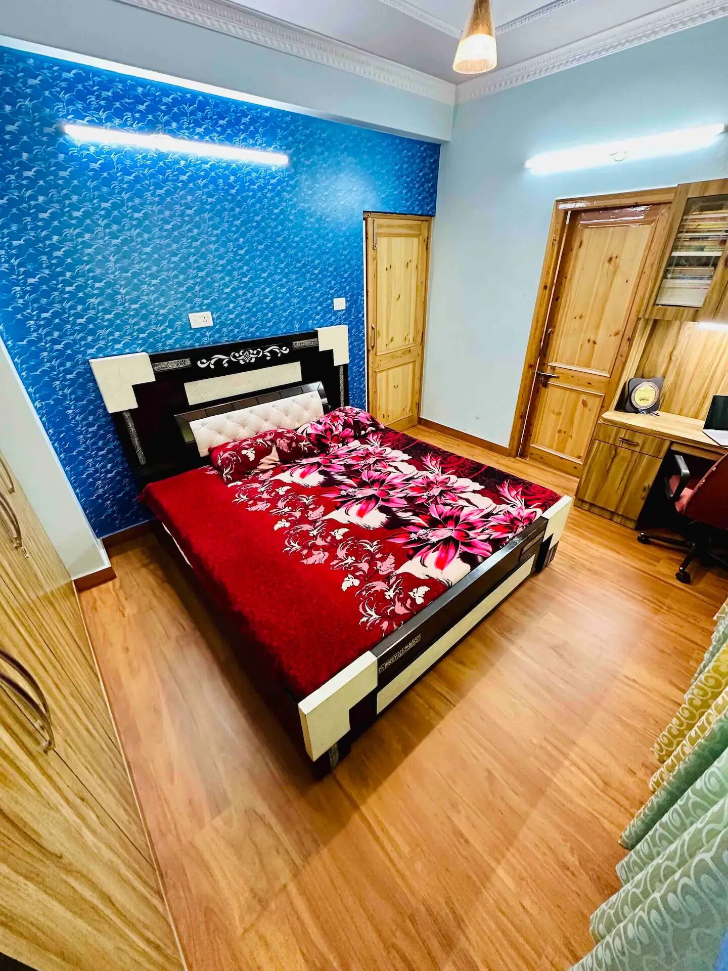 3 habitaciones, tabla de planchar con plancha, wifi y ropa de cama 