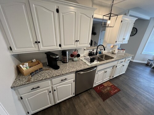 The Lily Pad. 3 bd/1ba. 4 beds. Center of town! Fenced backyard!