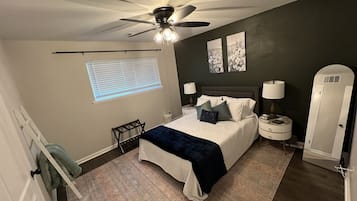 3 bedrooms, desk, iron/ironing board, free WiFi