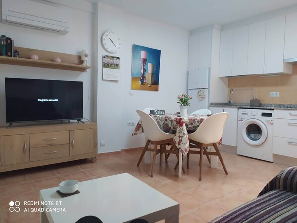 Interior - Vistas al mar 400 mt Zona Comercial y Tranquilidad Playa sin Piedras,piscina, (Benidorm)