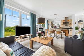 Televisión, mesa de ping pong, estéreo