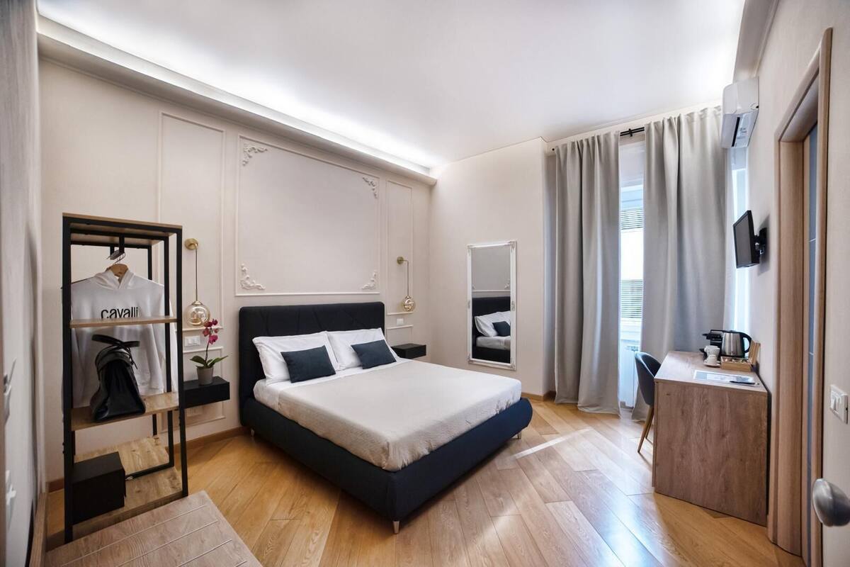 Kamar Double Mewah, pemandangan halaman | Seprai katun Mesir, seprai premium, busa memori, dan minibar